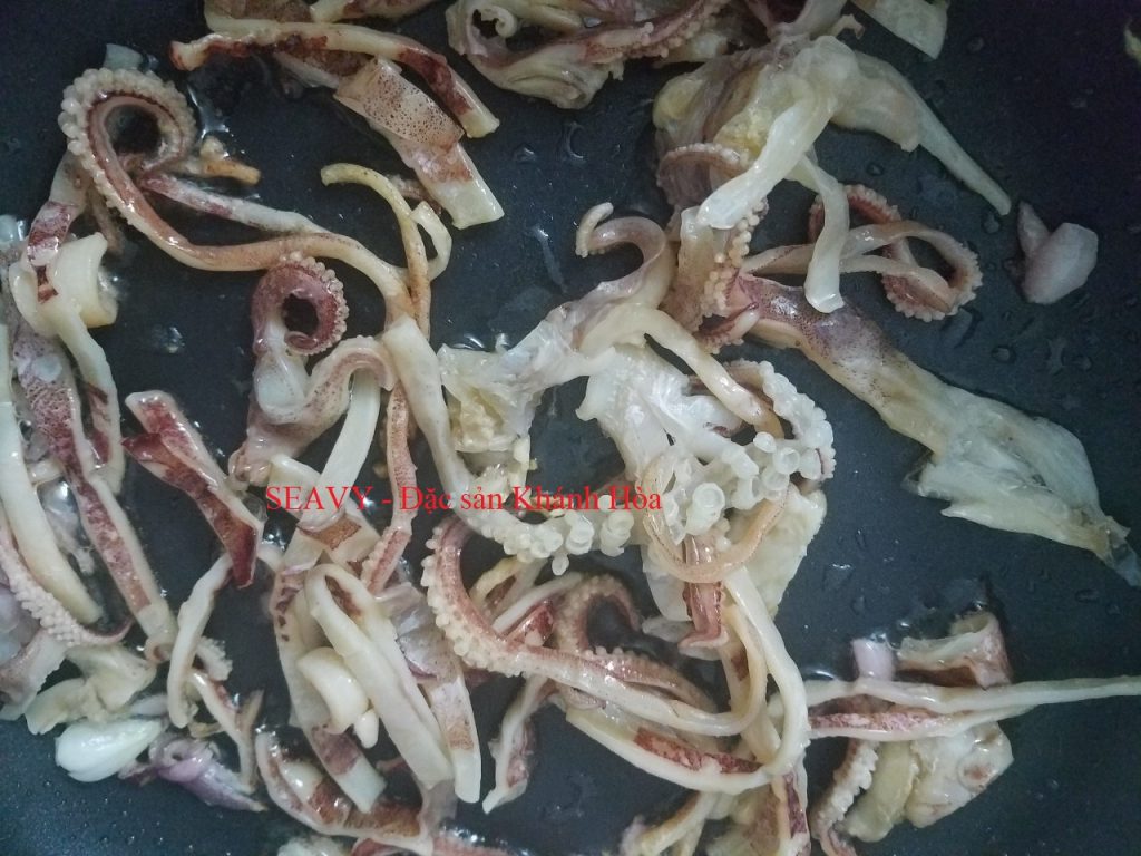 mực khô xào thơm