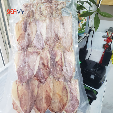ăn mực khô đầu tháng có đen không